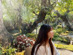 -Chom Cafe and Restaurant