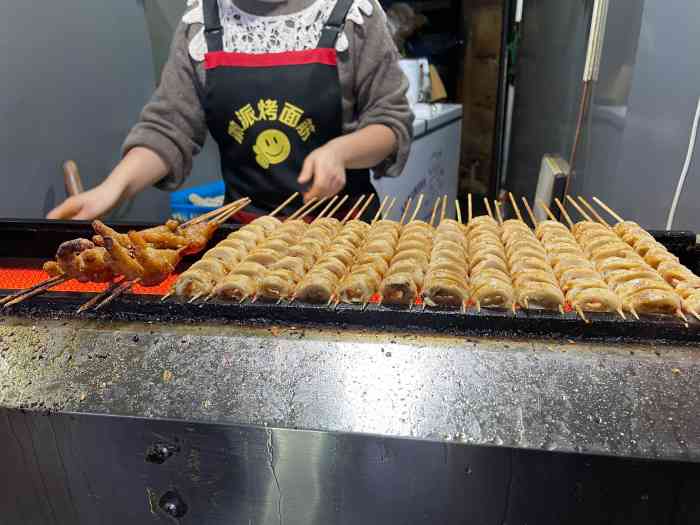 一九七零徽派烤面筋(连锁总店)-"藏在小吃街里的鸡爪小摊 店面有点小