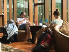 靠窗位-逸廊大堂吧-下午茶·简餐-千岛湖自由洲际殿