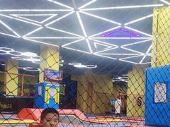 -爱蹦iBOON蹦床运动馆(江汉店)