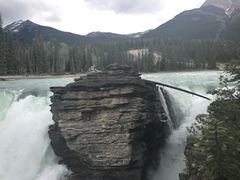 -阿萨巴斯卡瀑布观景点