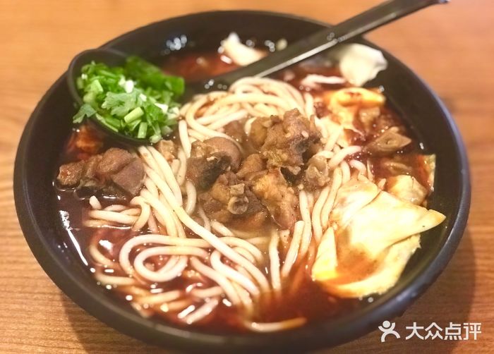 鑫花溪牛肉米粉(世茂店)辣鸡米粉图片