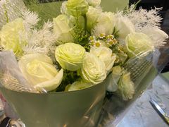 -何兮花店·气球派对鲜花店(马桥银春路万科城店)