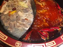 骨汤鸳鸯锅-成都辣满城老火锅(融创茂店)