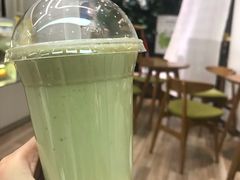 牛油果香蕉奶昔-Natural Moment天然果汁(天汇广场igc店)