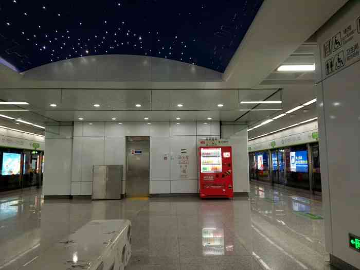 市民中心(地铁站)-"市民中心地铁站好大呀 今天去吃饭发现了这.