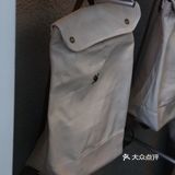 看外国小哥喝了一口 表示很灵