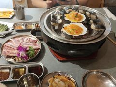 -围炉肉舍•炭烤活鳗•丹东海鲜烤肉(步行街店)