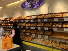 面包甜点陈列柜-老佛爷饼店