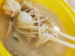 菌菇虾味球砂锅-老盛昌(聚丰园店)