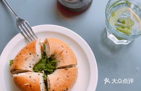 Tunisian Grilled Chicken Bagel