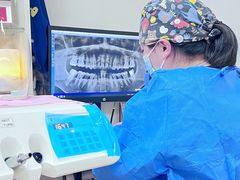 -瑞尔齿科(南京东路名人诊所)