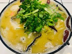 酸菜鱼小锅米线-肥汁米蘭香港米线(长宁来福士店)