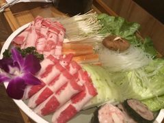 -三人行骨头王火锅(长寿店)