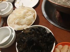 -洞庭洲·防空洞火锅·烧烤·铜锅涮肉(新百广场店)