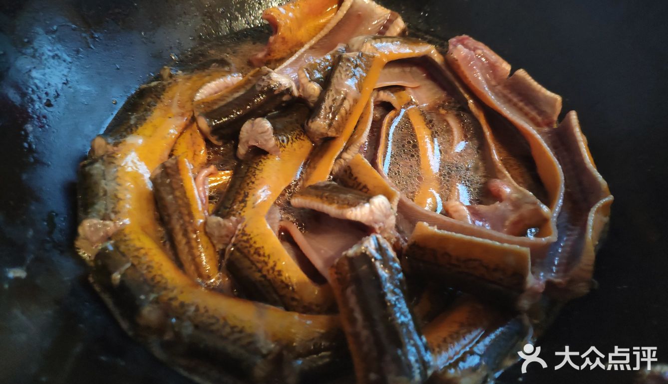 时令家常菜之大蒜烧黄鳝，软糯又咸鲜