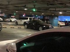 -虹桥机场停车场