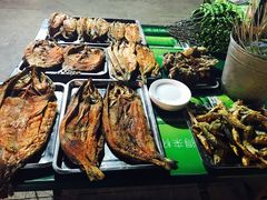 -布尔津河堤夜市