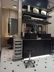 -HAIR CORNER
