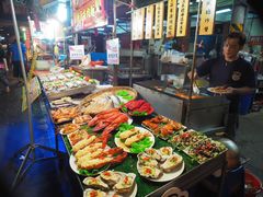 -六合夜市