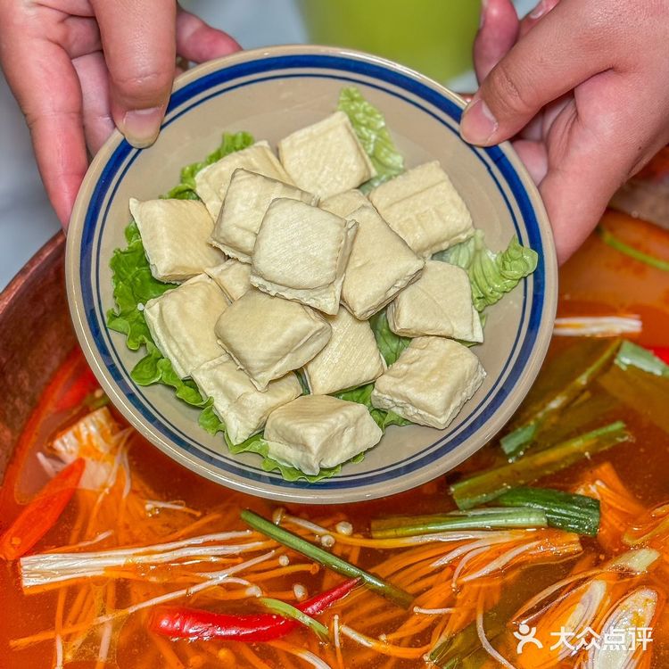 在大融城新开了一家云南酸菜火锅店，味道是真的好