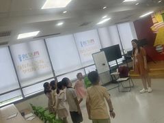 -蓝话筒·少儿成人演讲口才·主持朗诵·戏剧表演(大华第一坊店)