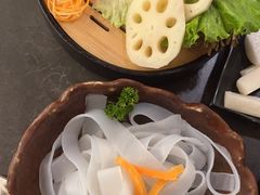 -湊湊火锅·茶憩(杭州湖滨银泰in77店)