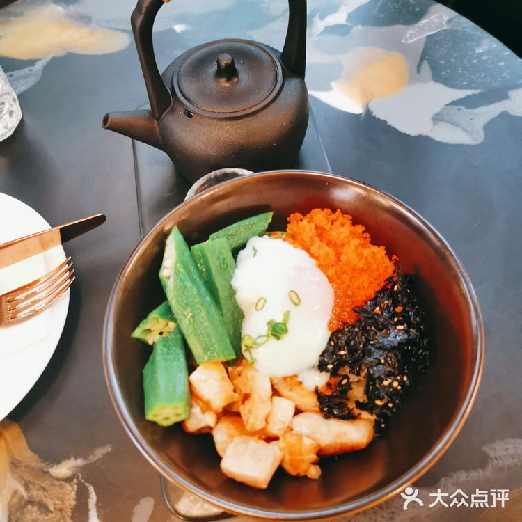    奶茶店也“玩火”[疑问]奶茶plus火锅，双倍的快落