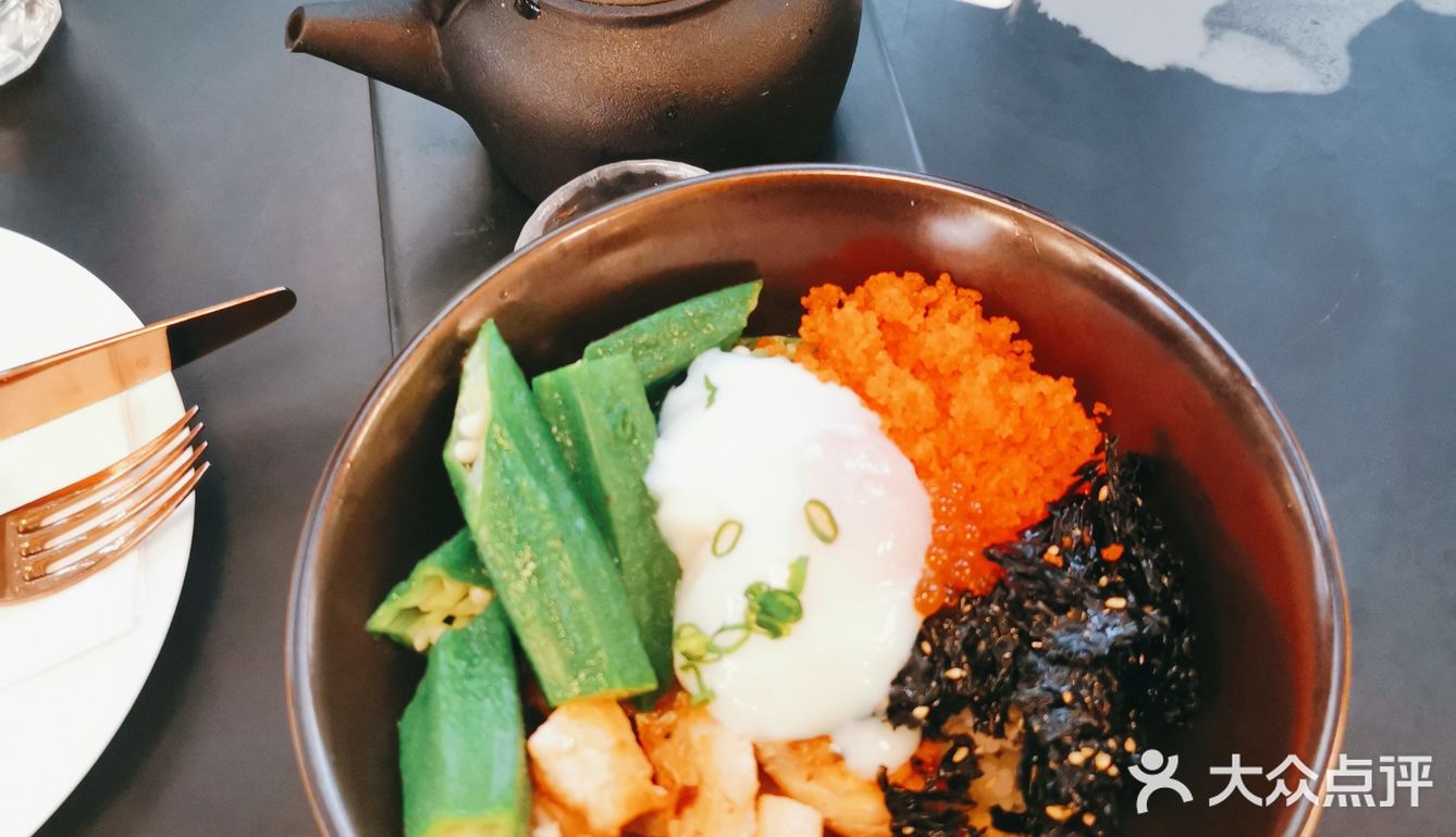    奶茶店也“玩火”[疑问]奶茶plus火锅，双倍的快落