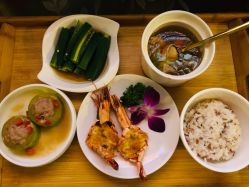 -卓玥国际月子会所(罗山路店)