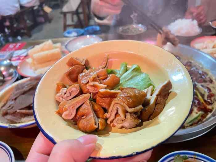 院子里·重庆市井火锅"一直回购的店,吃的东西很多,菜品也比较新.