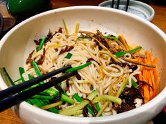 鸡丝凉米线-云海肴·汽锅鸡·云南代表菜(天山百盛优客店)