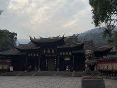 -峨眉山报国寺