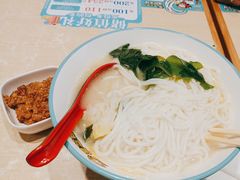 -灵芝妹子海鲜米线(劳动公园店)