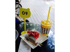 -莓园冰淇淋店