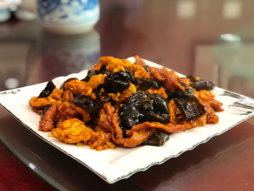 醋溜木须做的很好,酸味不是那种浮在表面上觉得很呛的,是很深邃的酸味