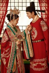-莫兰迪婚纱摄影