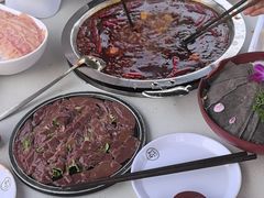 -茅草房·河畔园林火锅