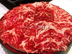 安格斯牛肉-鲜入围煮花胶鸡海鲜火锅