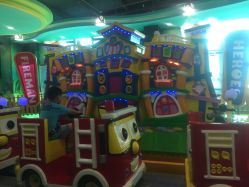 -维佳童话镇演出现场(徐东店)