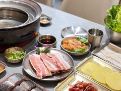 -围炉肉舍•炭烤活鳗•丹东海鲜烤肉(步行街店)