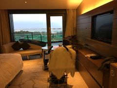 -上海滴水湖皇冠假日酒店