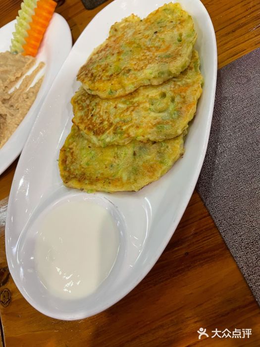 TUK土耳其餐厅·下午茶(卢湾店)西葫芦饼配酸奶图片