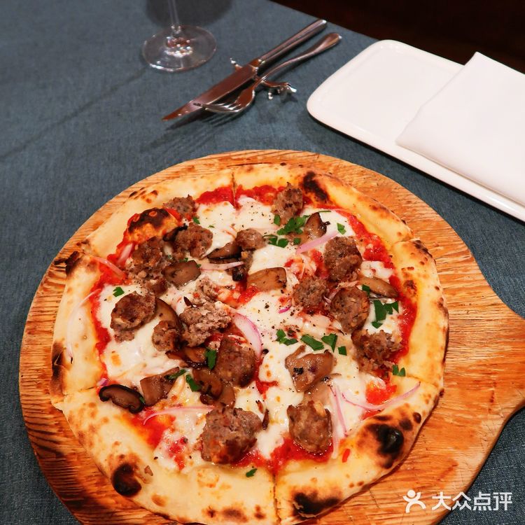 梧桐树下的老牌意大利餐厅|约会生日餐厅