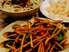 馓子拌皮蛋-巴厘龙虾·榜首油焖大虾(音乐学院·沿江酒馆店)