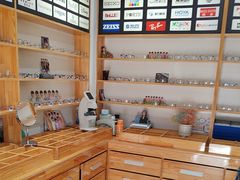 -豪门视光·星趣控·蔡司依视路眼镜代理商(中央大街店)