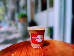 覆盆子拿铁-Joymean coffee.见面咖啡