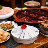 生椰芒果雪山冰汤圆绝了，重庆人吃不腻的火锅店