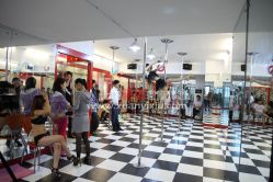 学员-轩依钢管舞