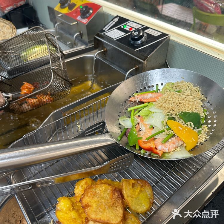 学校食堂价格，在市中心吃饱饱！